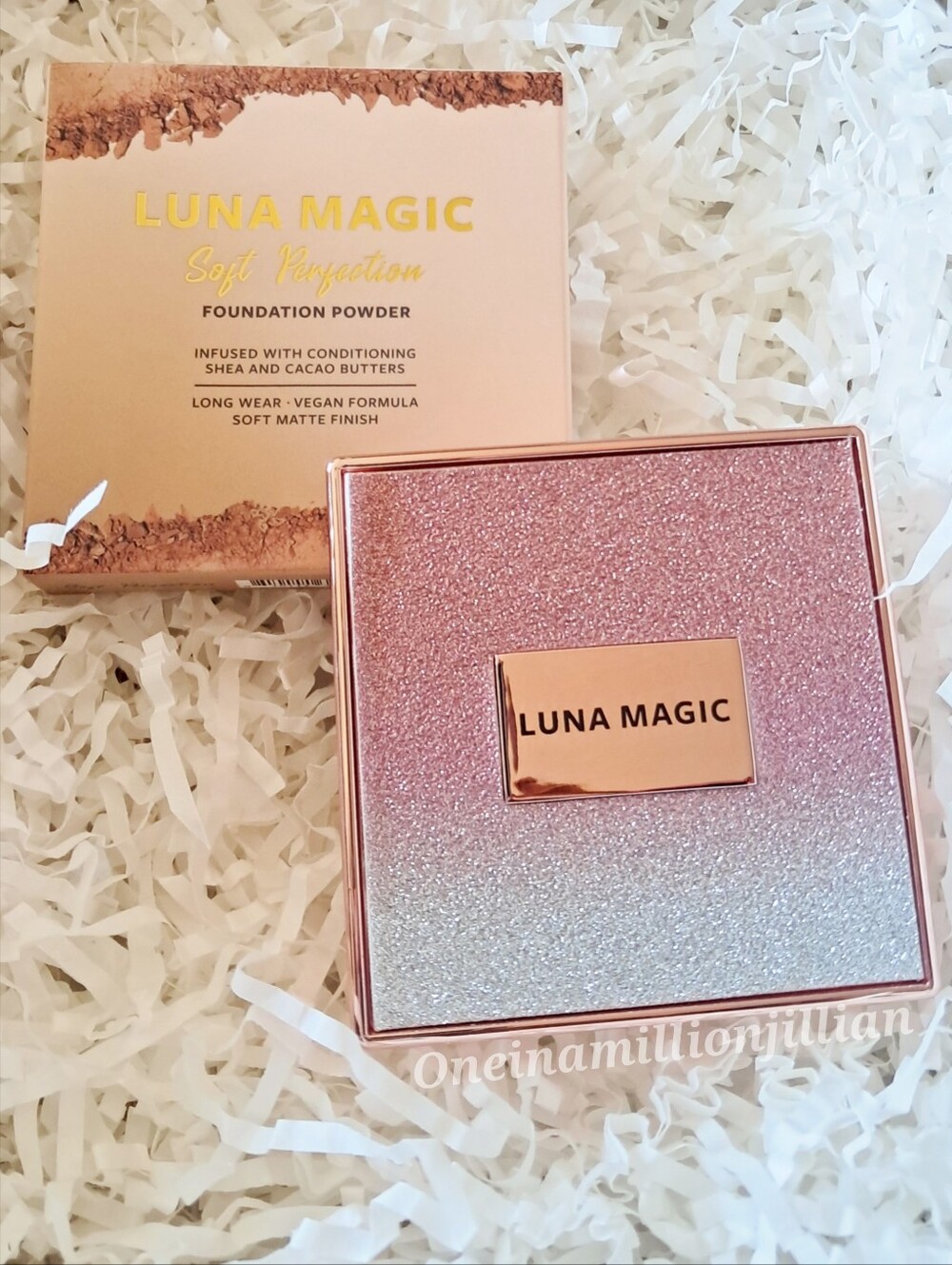 Luna Magic Soft Perfection Powder Foundation - Light